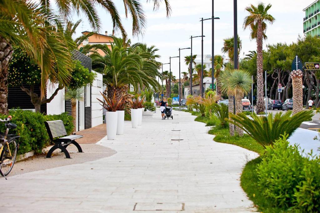 Hotel Ambassador Grottammare Exterior photo